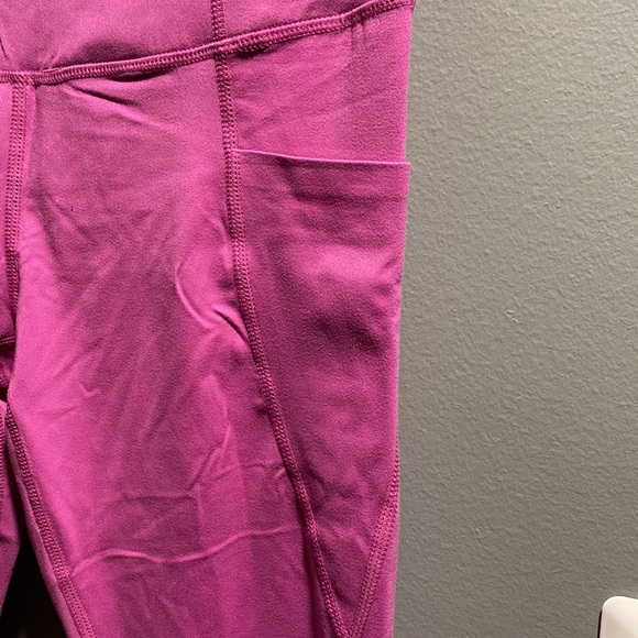 BRAND NEW EVERYDAY PERFORATED LEGGING SIZE MEDIUM! NWT! 25” INSEAM! - Picture 4 of 11